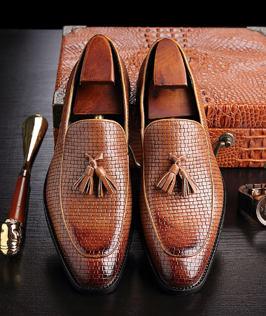 Men's Leather Shoes with Large Fringe and Pointed Toes