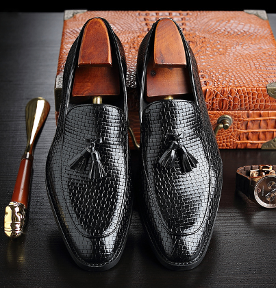 Men's Leather Shoes with Large Fringe and Pointed Toes